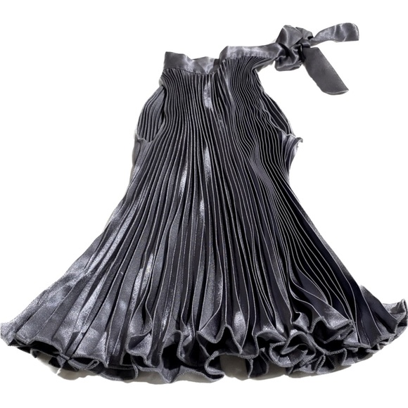 100% silk Stunning silver blueish multiple pleated one tie shouldered blouse - Picture 2 of 5